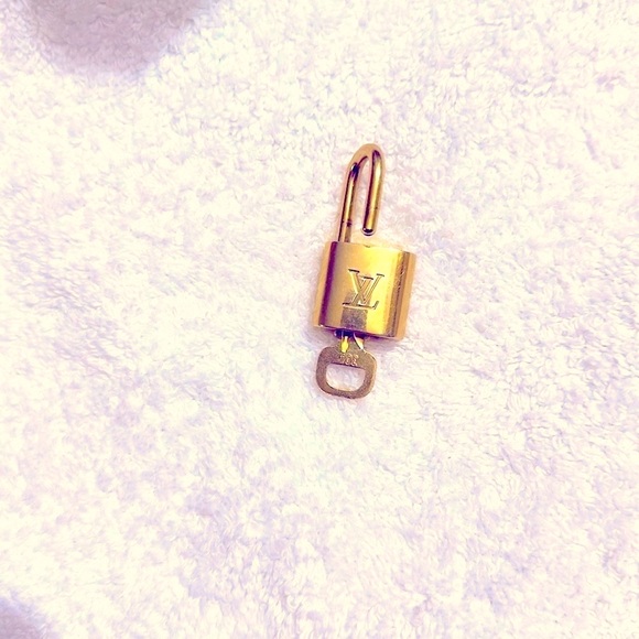 Louis Vuitton Gold Padlock Charm - Picture 3 of 3